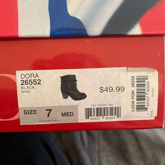 Super Cute Black Buckle Boots 7M - Picture 2 of 3